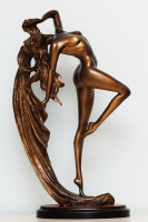 Эта статуэтка украшает рабочий стол доктора Свиридова