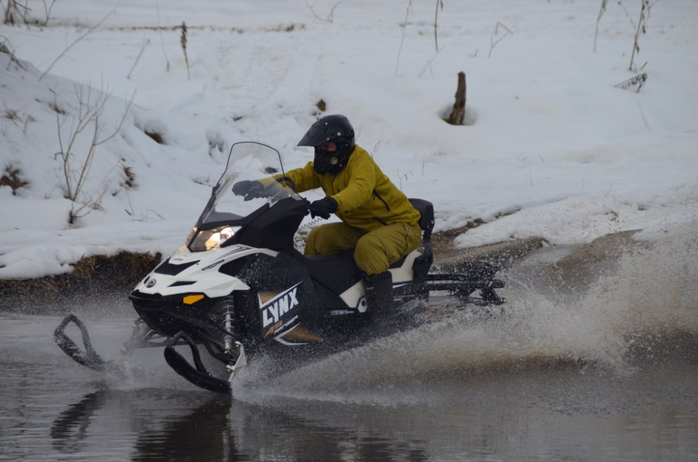 Сергей Свиридов на снегоходе