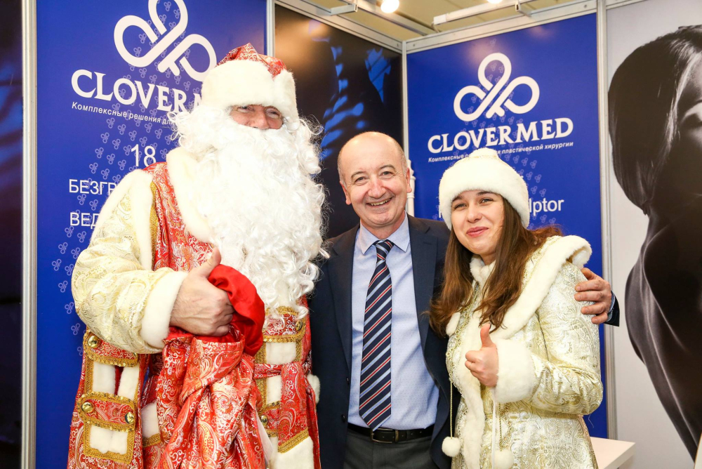 Компания КЛОВЕРМЕД, Дедушка Мороз и Снегурочка дарят новогоднее настроение и улыбки всем участникам VI Национального Конгресса.