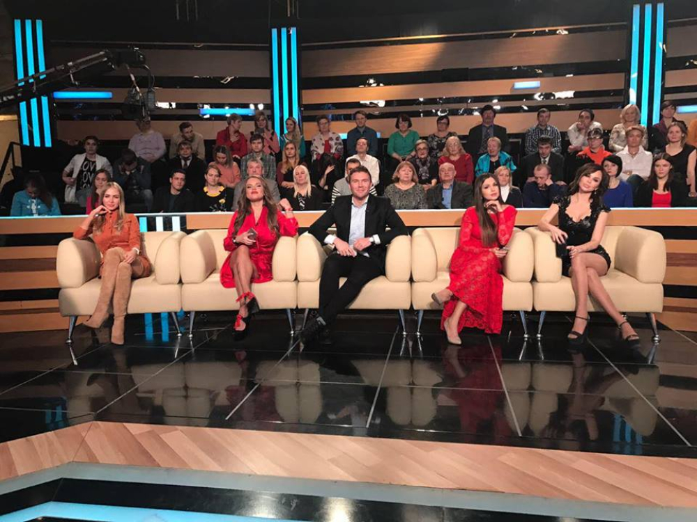 Доктора часто приглашают на телевизионные программы в качестве эксперта.