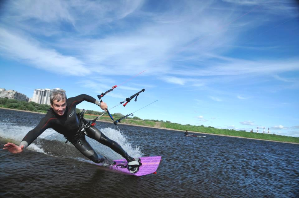 Кирилл Протасов увлекается кайтсерфингом.