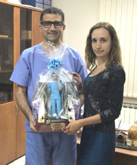 Пластический хирург Гайк Бабаян с пациенткой