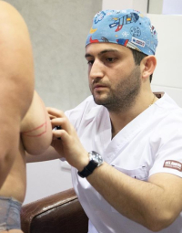 Пластический хирург Карен Пайтян перед операцией