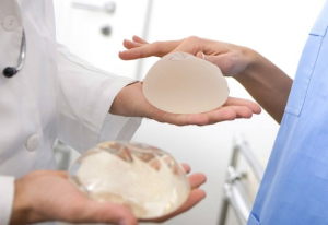 При маммопластике важно верно подобрать имплант