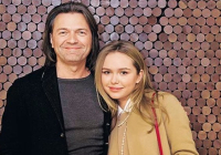 Стешу Маликову подозревают в увеличении губ