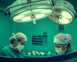 В США клиниками пластической хирургии управляли осужденные уголовники