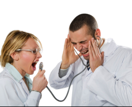 Хирург и пациентка обвиняют друг друга в мошенничестве