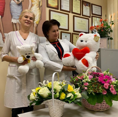 Пластический хирург Ирина Мариничева принимает подарки