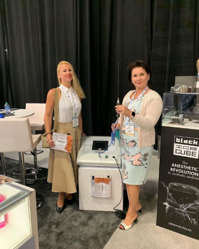 Пластический хирург Ирина Мариничева на выставке оборудования