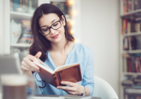 Устинова выпустила книгу про пластическую хирургию!