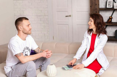 Доктор дает интервью телеканалу