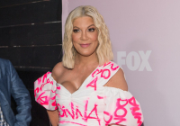 Тори Спеллинг  поразила фанатов некрасивым бюстом