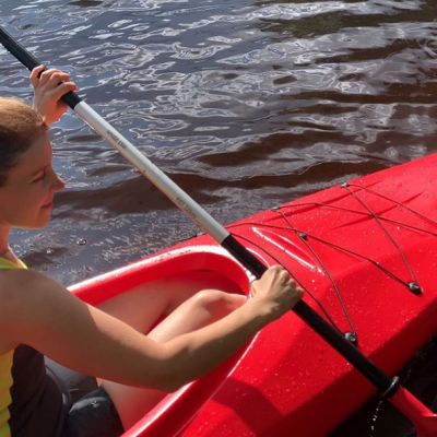 Пластический хирург Наталья Янковская на каяке