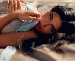 Кайли Дженнер не больна, а делает пластику?