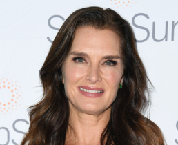 Брук Шилдс спросили о пластических операциях