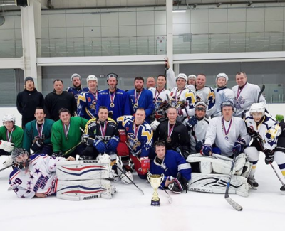 Пластический хирург Павел Куприн с командой по хоккею