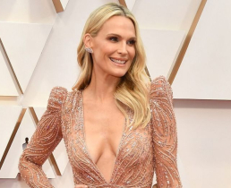 Бывшая модель Молли Симс удивила 