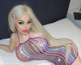 Австралийка не может устроиться на работу из-за пластики