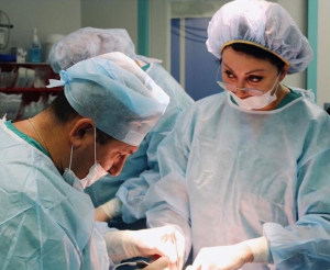 Пластический хирург Татьяна Иванченкова оперирует