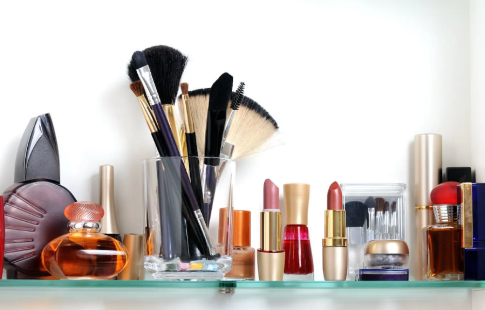 Полезные хитрости макияжа после ринопластики или подтяжки