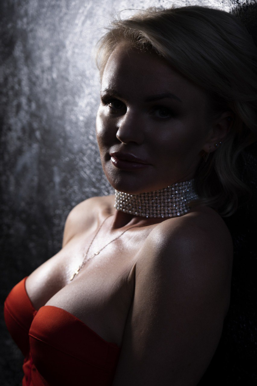 Пациентка доктора Станислава Екимова после увеличения груди имплантами