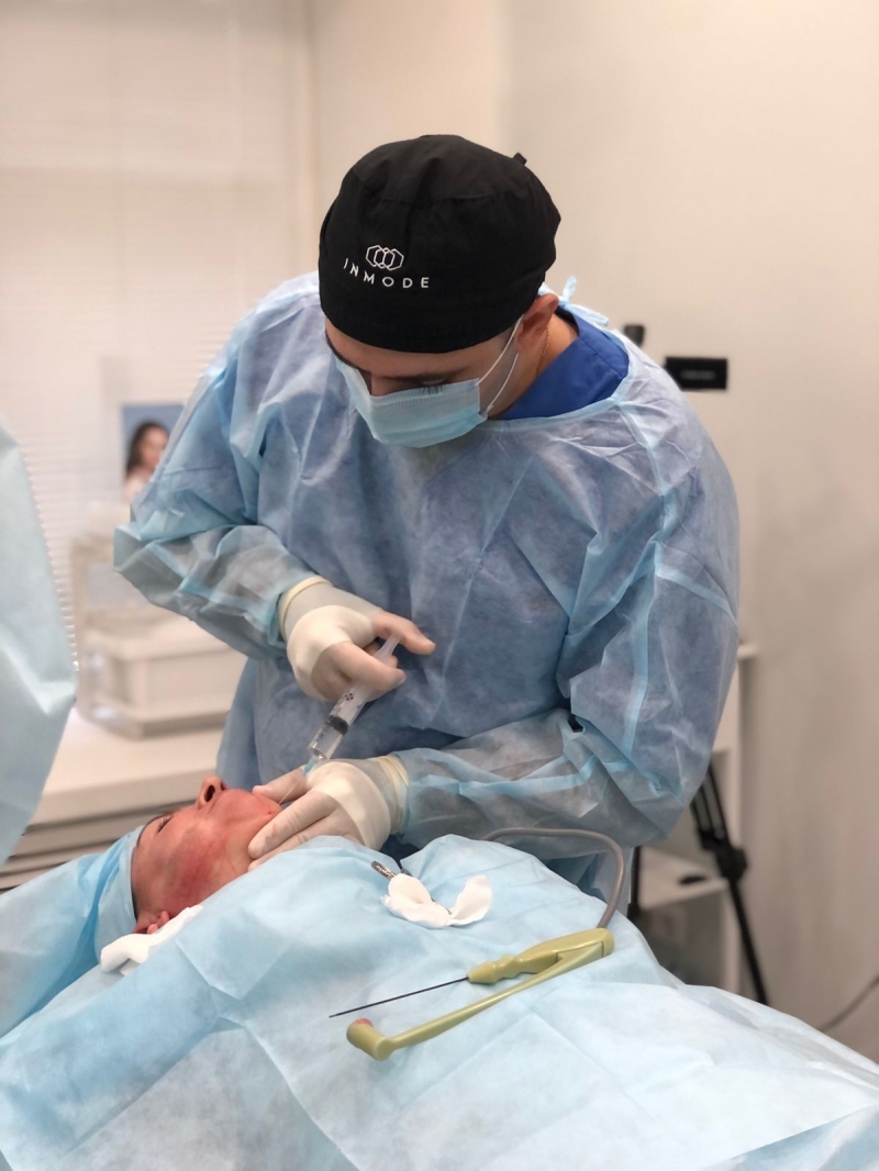 Пластический хирург Вардан Аршакян провел мастер-класс