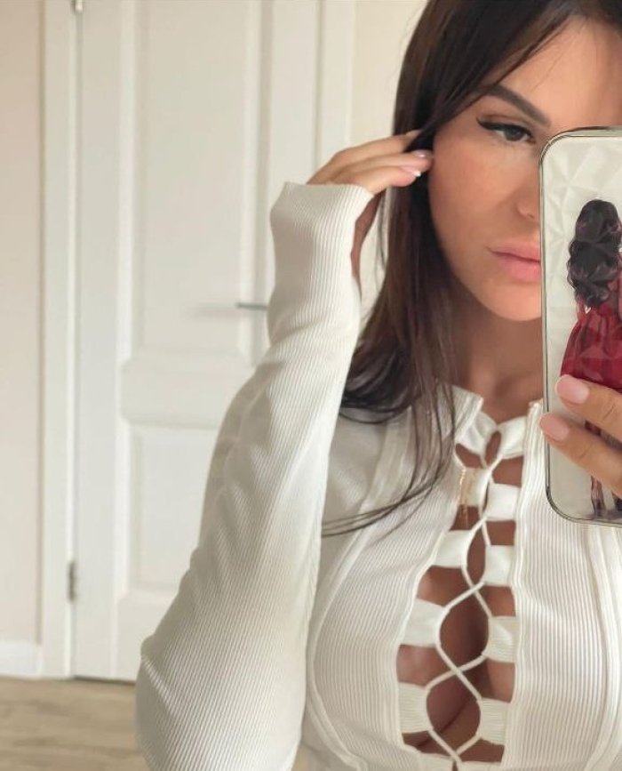 Фотоотзыв. Пациентка московского доктора Гукаса Миракяна после увеличения груди имплантами в Москве