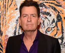 Голливудский актер Чарли Шин сделает подтяжку шеи.