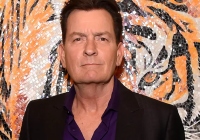 Голливудский актер Чарли Шин сделает подтяжку шеи.