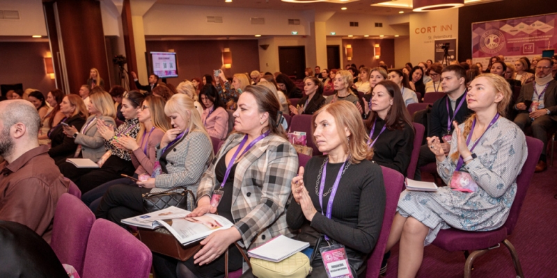 Хирурги и косметологи обсудили достижения в нитевой имплантологии в Петербурге