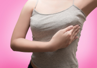 Женщины избегают самостоятельной проверки груди по поводу рака