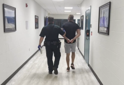 Пластический хирург арестован и обвинен в смерти жены