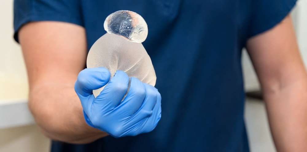 У меня разорвался грудной имплантат. Что делать?