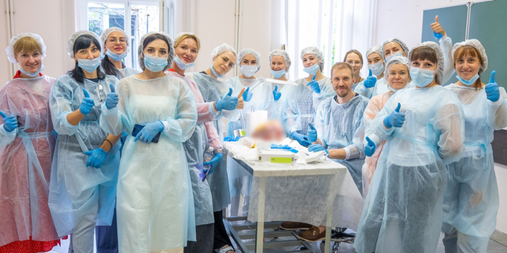 Пластический хирург из Венгрии Питер Палхази провел авторский мастер-класс