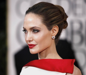 Анджелина Джоли подбородок